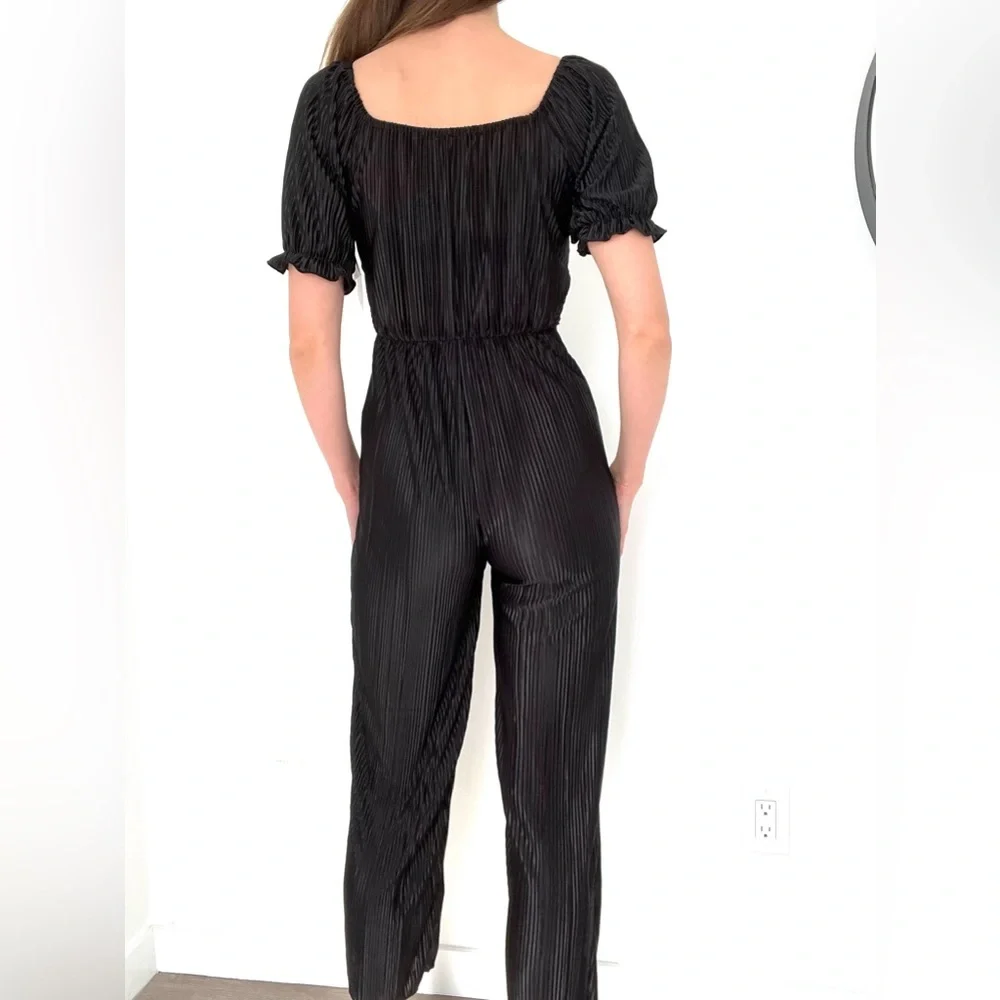 NWT ✨ Ruffled Puff Sleeve Jumpsuit - Picture 3 of 5